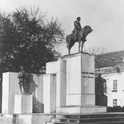 Pomnik-Pisudskiego-w-Tarnopolu-NAC